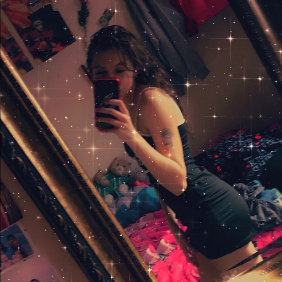 Profile Picture of Daniela Arvizu (@danielaarvizu) on Poshmark