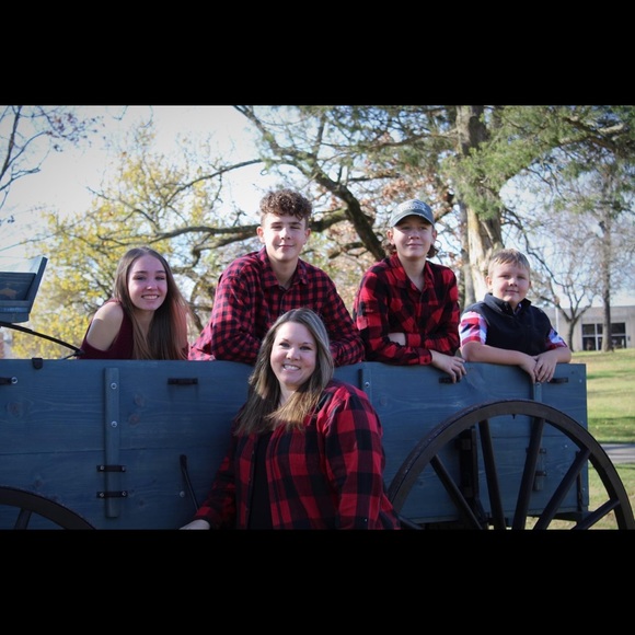 Profile Picture of Laura carter Amerson (@l_amerson) on Poshmark