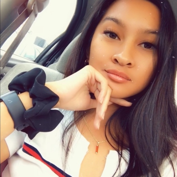 Profile Picture of Erica Condemilicor (@viarica) on Poshmark