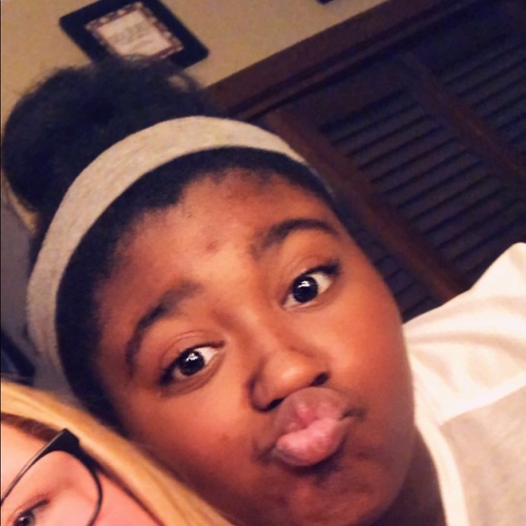 Profile Picture of Natalia Schneider (@nschneider06) on Poshmark