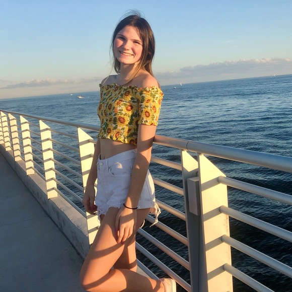 Profile Picture of Jade Epps (@jadeepps) on Poshmark