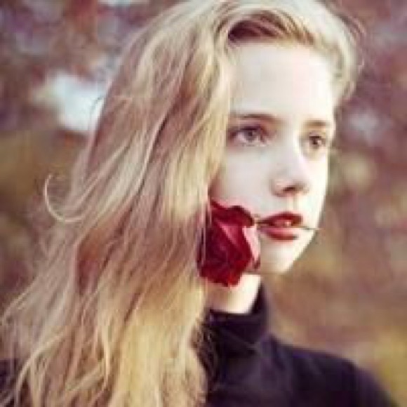 Profile Picture of Madeline Roy (@madelineroy77) on Poshmark