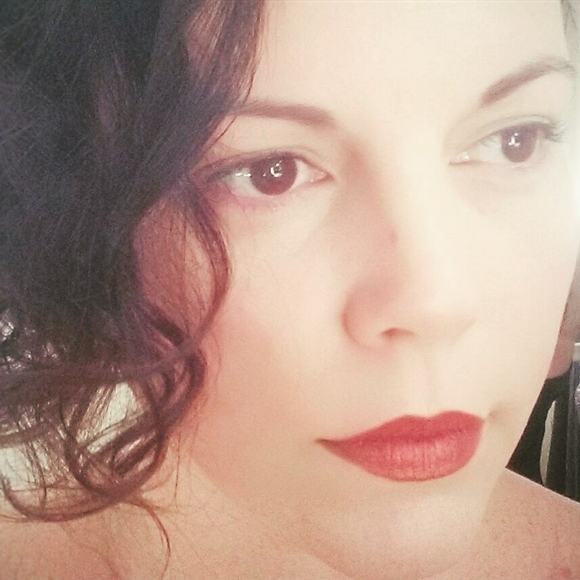 Profile Picture of Simone Baker (@miss_spider) on Poshmark