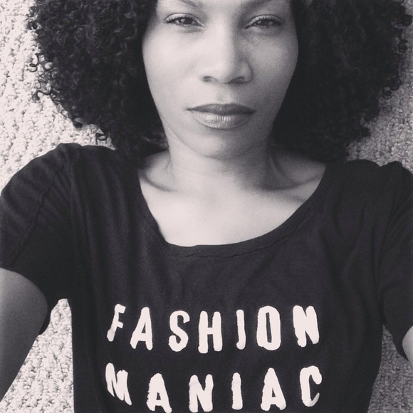 Profile Picture of Isis Grant (@nalaglam) on Poshmark