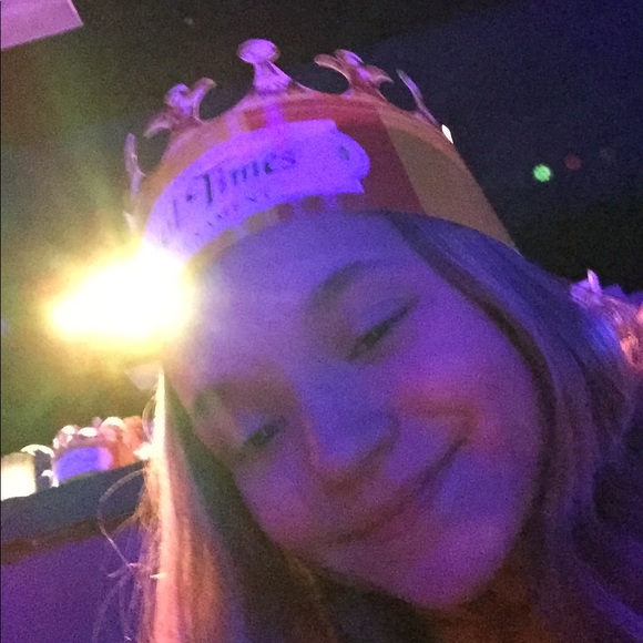 Profile Picture of Alexis Cronk (@cronkalexis) on Poshmark