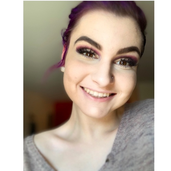 Profile Picture of Anne Hoepker (@anne_hoepker) on Poshmark