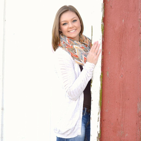 Profile Picture of Savannah Bennett (@savannahsky1217) on Poshmark