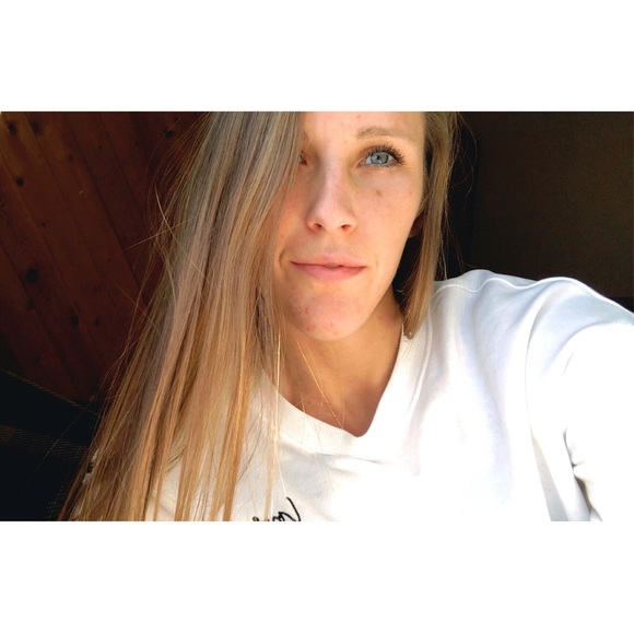 Profile Picture of Catelyn Mefferd (@mefferdc5) on Poshmark