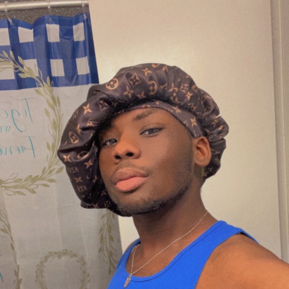 Profile Picture of Karlos Mcdaniel (@carlossmith200) on Poshmark