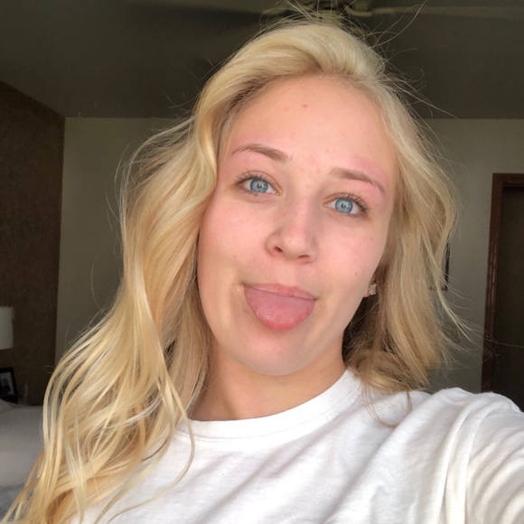 Profile Picture of Kenzie Blasl (@kenz2213) on Poshmark