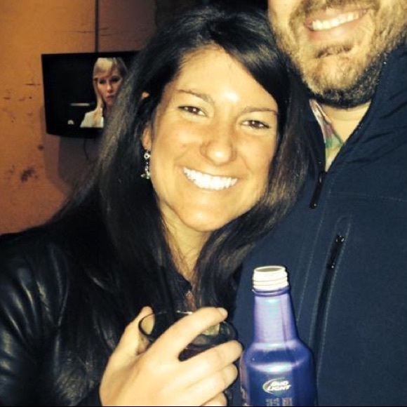 Profile Picture of Amelia Annear (@ameliamoran11) on Poshmark