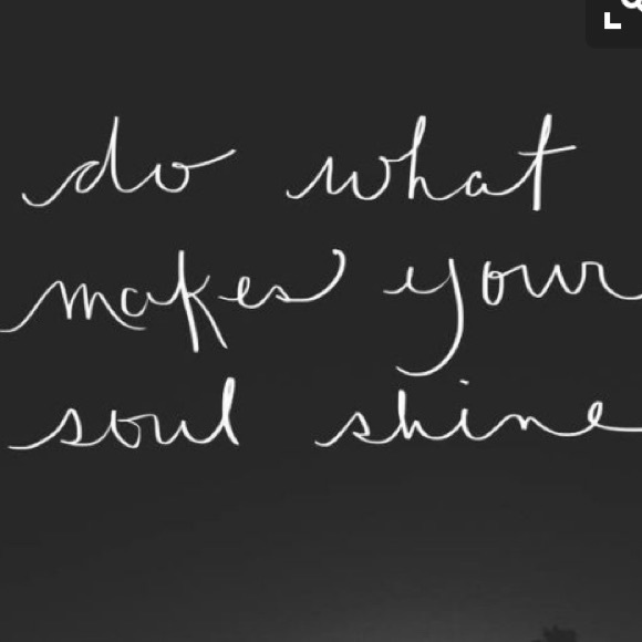 Profile Picture of Devon Ankney (@dankney) on Poshmark