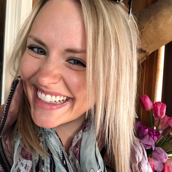 Profile Picture of Beth Pearson (@brockswold) on Poshmark