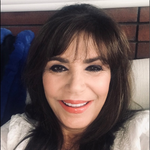 Profile Picture of Jean Obrien (@jeanobrien) on Poshmark