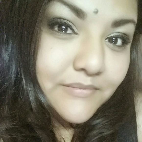 Profile Picture of Rosa Campbell (@rosavc1014) on Poshmark