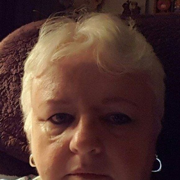 Profile Picture of Louise Brown (@lweezieb) on Poshmark