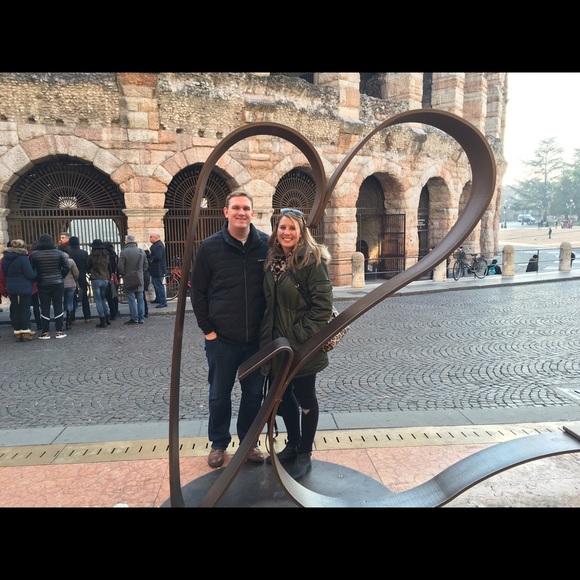 Profile Picture of Dani Busboom (@danibbusboom) on Poshmark