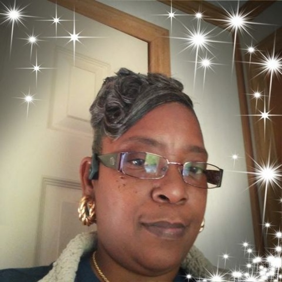 Profile Picture of Pauline James (@paulinejames168) on Poshmark