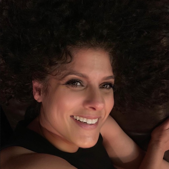 Profile Picture of Sonya Ginsburg (@selginsburg) on Poshmark