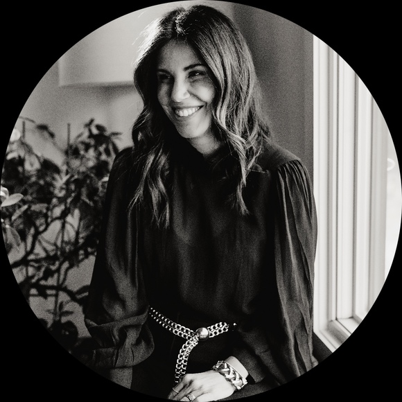 Profile Picture of Katie Cucchiarella (@kcucchiarella) on Poshmark