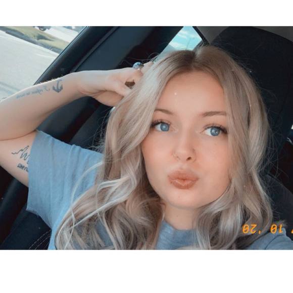 Profile Picture of Tianna Boeckmann (@tboeckmann) on Poshmark