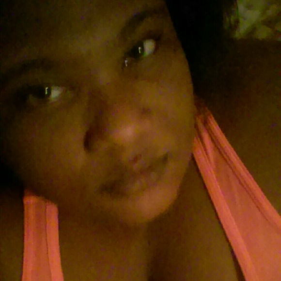 Profile Picture of Chrina Serrant (@gabbylove15) on Poshmark