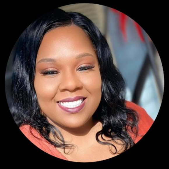 Profile Picture of Christina Arceneaux (@carceneaux0912) on Poshmark