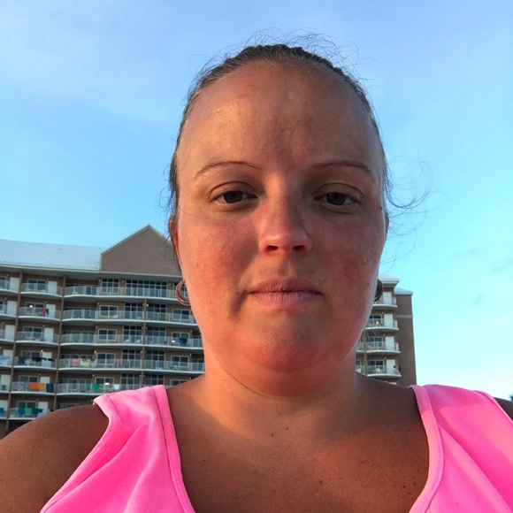 Profile Picture of Cynthia Chisenall (@cynthiacooper85) on Poshmark