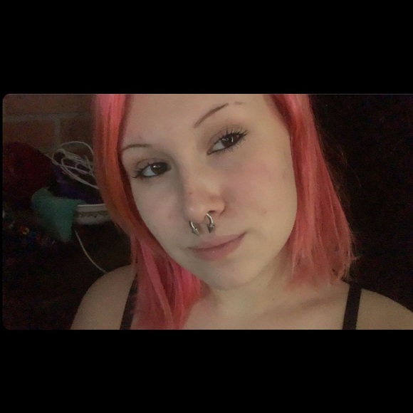 Profile Picture of Olivia Nodzon (@bananapiie) on Poshmark