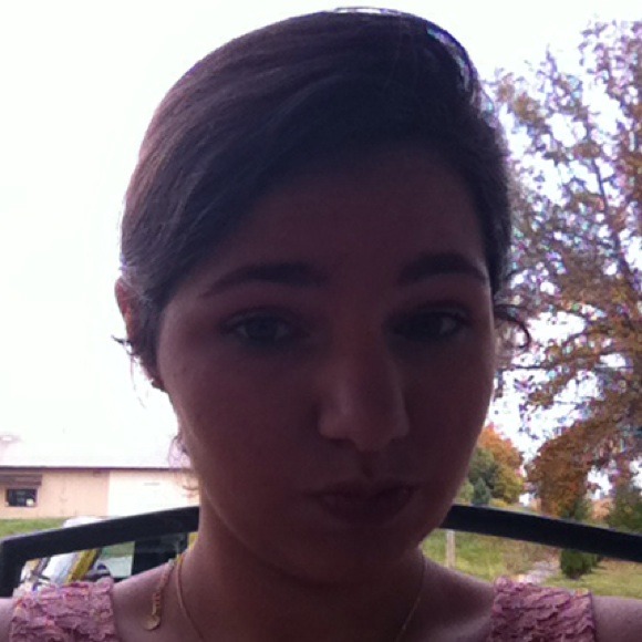 Taylor Shultz - Poshmark Profile Picture of Taylor Shultz (@taylorshultz) on Poshmark