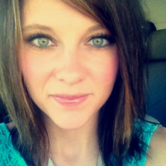 Profile Picture of Alyssa Reder (@alyssareder) on Poshmark