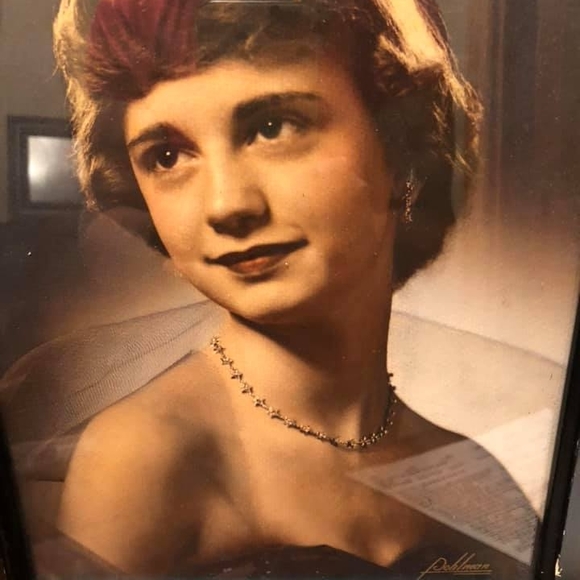 Profile Picture of Vicki Byrd (@vjbyrd) on Poshmark