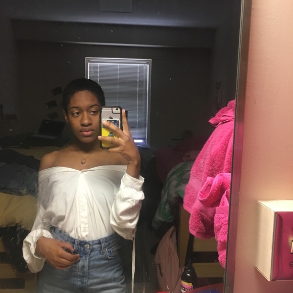 Profile Picture of Aubeney Phillips (@aubeney) on Poshmark