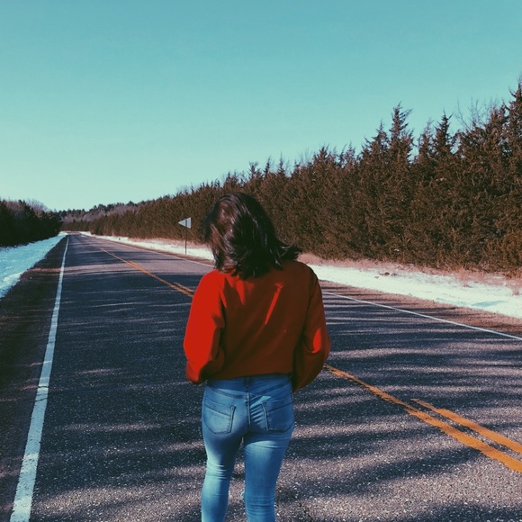 Profile Picture of Riley Zapf (@rileyzcloset) on Poshmark