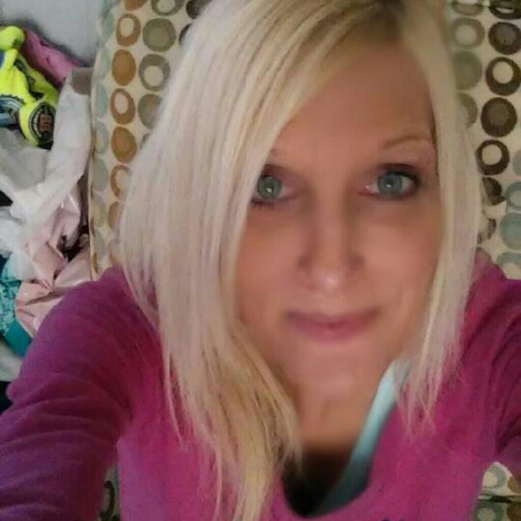 Profile Picture of Jolene Manderfield (@jolene_marie) on Poshmark