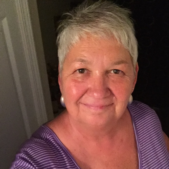 Profile Picture of Karen Winemiller (@kwino52) on Poshmark