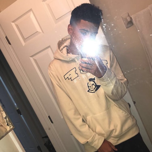 Profile Picture of Michael Read (@michaelread23) on Poshmark