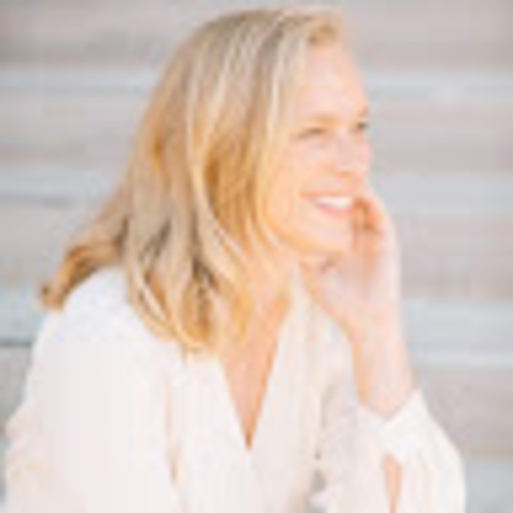 Profile Picture of Shannon Doleski (@doleskishannon) on Poshmark