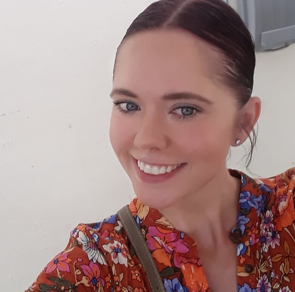 Profile Picture of Jessi Scott (@jessiellen123) on Poshmark