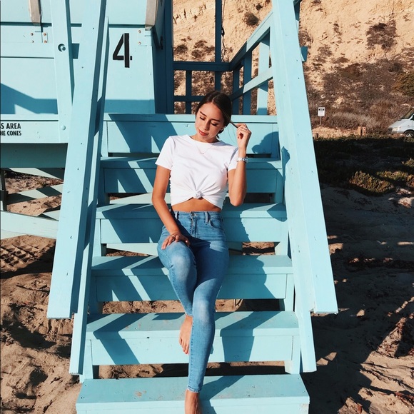 Profile Picture of Alicia Strohmeier (@aliciakristina1) on Poshmark