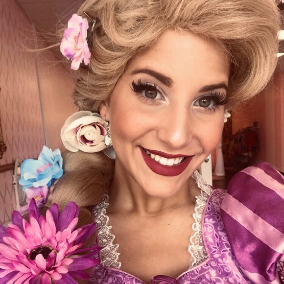 Profile Picture of Lacey Mock (@lrmock) on Poshmark