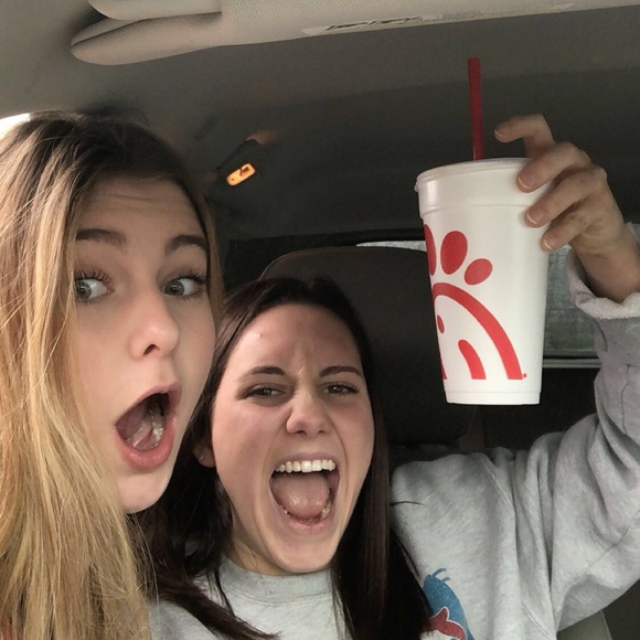 Profile Picture of Emily Buffington (@_ebuffington) on Poshmark