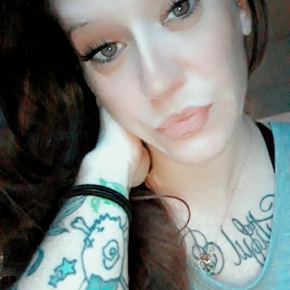 Profile Picture of Trina Williams (@trinaw1) on Poshmark