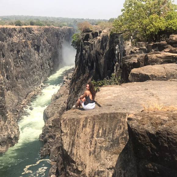 Profile Picture of Daniela Farinas (@daniela_farinas) on Poshmark