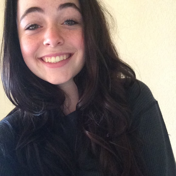 Profile Picture of Taylor Simon (@tayyylorrr_simo) on Poshmark
