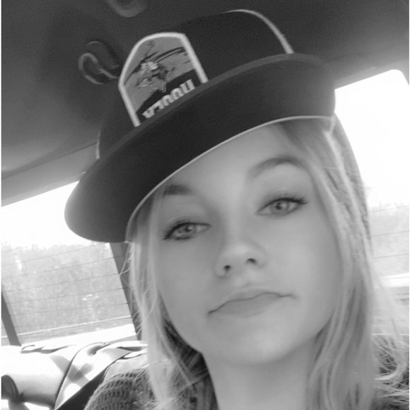 Profile Picture of Kentlee Shumard (@kentleeshumard) on Poshmark
