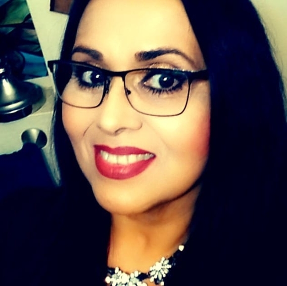 Profile Picture of Elenor Vindiola (@vindiolaleonor) on Poshmark