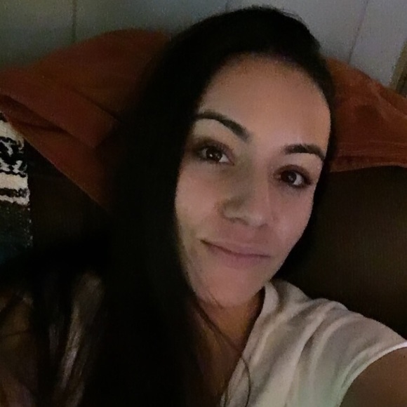 Profile Picture of Paulina Sandoval (@pnsandoval8) on Poshmark