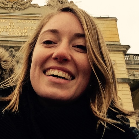 Profile Picture of Agnes Chretien (@agneschretien) on Poshmark