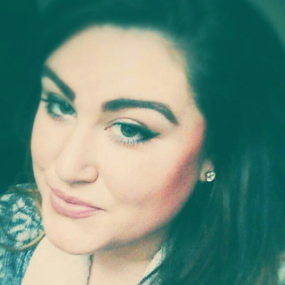 Profile Picture of Chrissy Kibbie (@chrissyk1011) on Poshmark